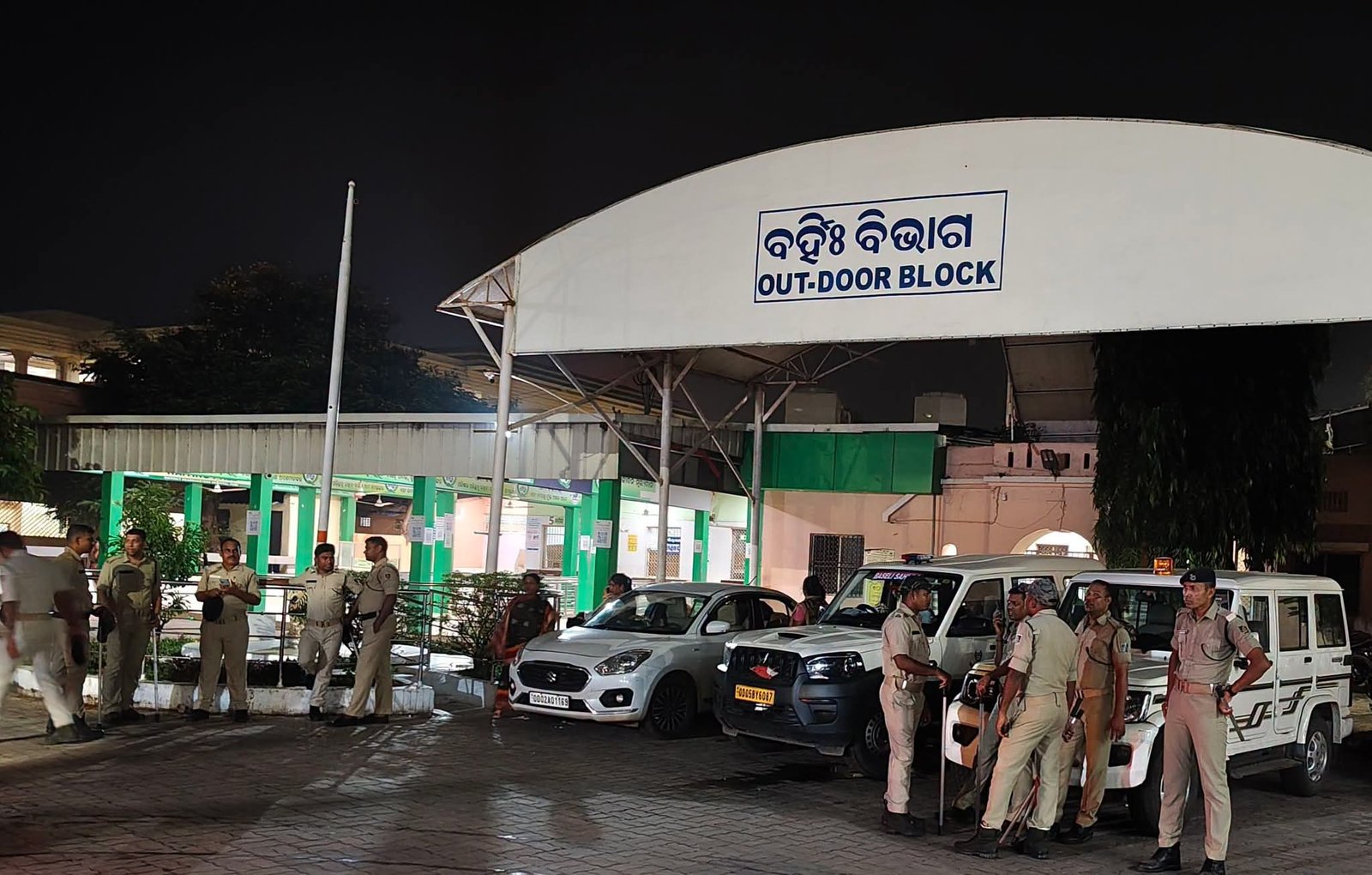 କୋର୍ଟ ଏସ୍କର୍ଟ ଗାଡ଼ି ଧକ୍କାରେ ଜଣଙ୍କର ମୃତ୍ୟୁ  ଆଉ ଜଣେ ଗୁରୁତର ଆହତ ହୋଇଛନ୍ତି ।