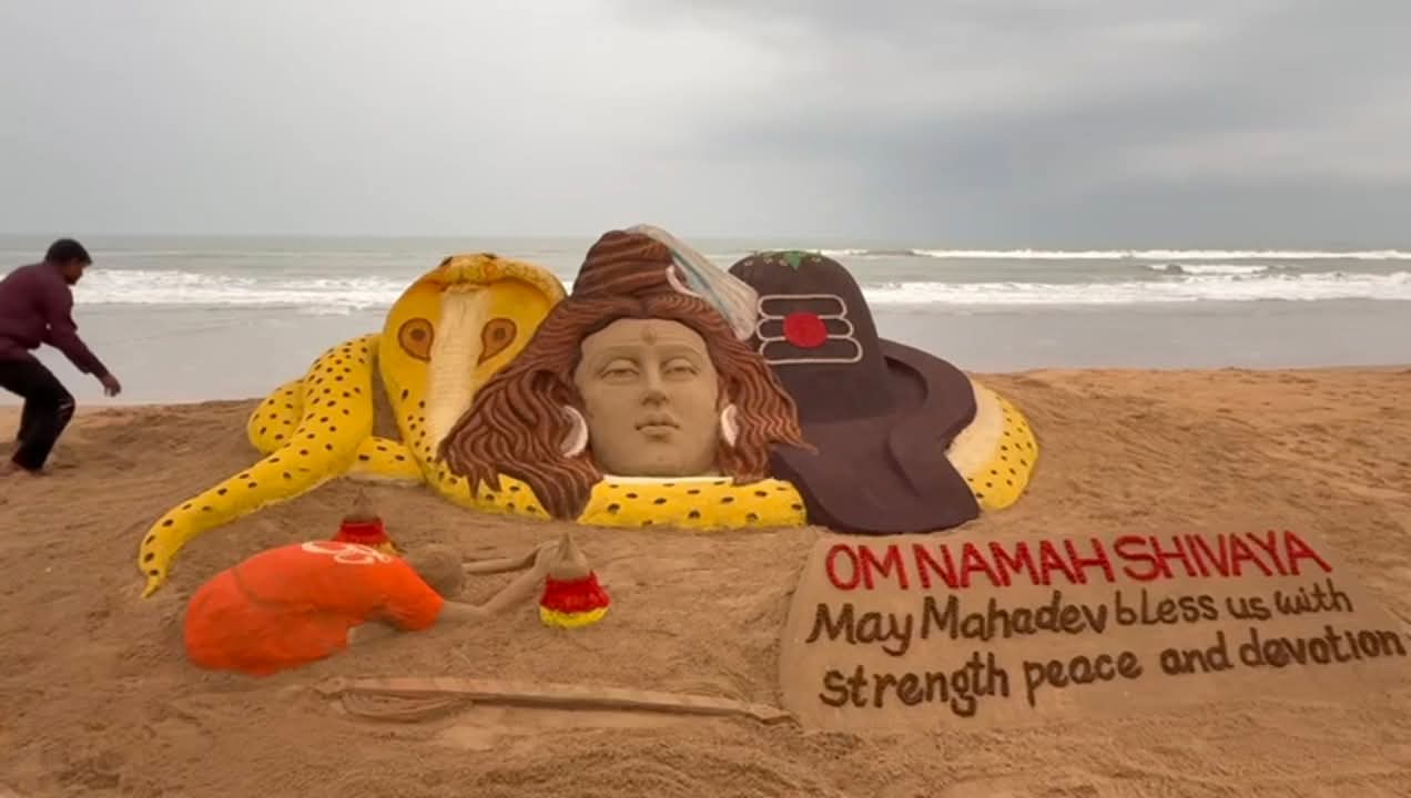 ବୋଲ ବମହର ହର ବମଧ୍ୱନିରେ ଆଜି କମ୍ପୁଛି ଶୈବପୀଠ ।