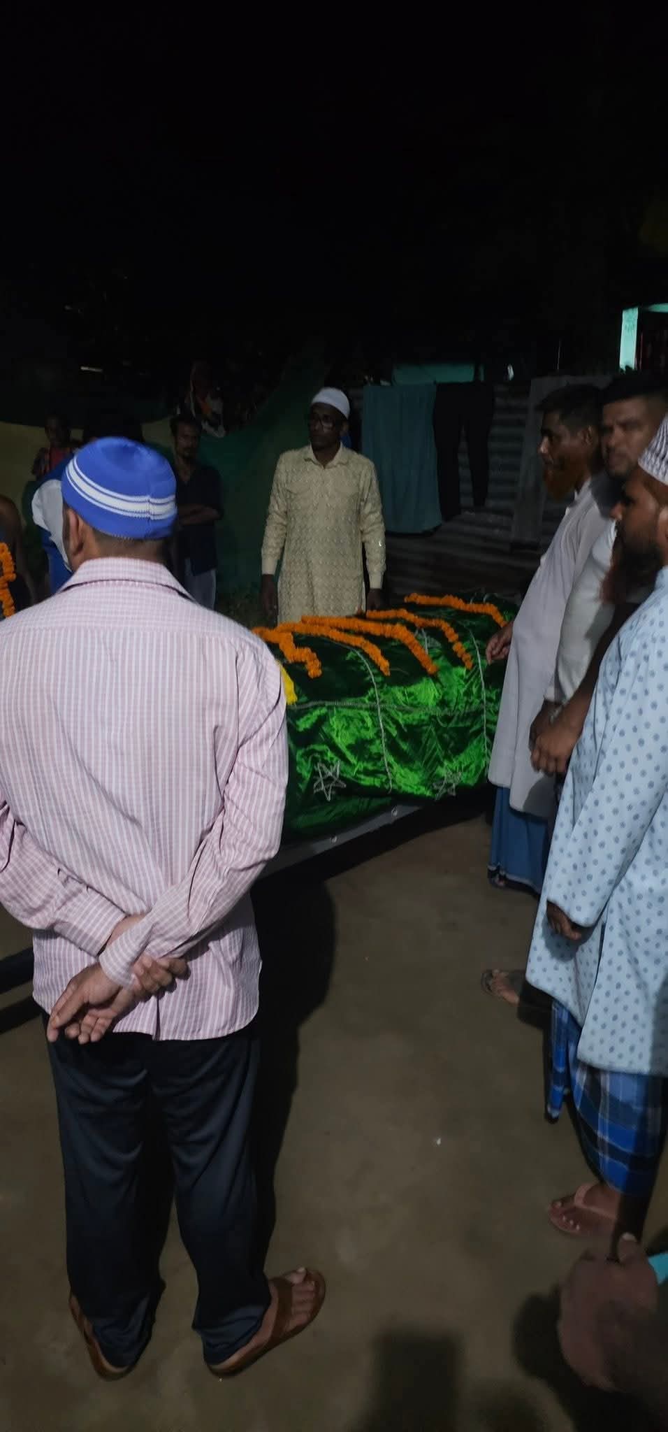 ବଳଙ୍ଗା ନାବାଳିକାଙ୍କୁ ଦିଆଗଲା କବର: ବାୟାବର ଗାଁରେ ସମୂହ ନମାଜ ପାଠ ପରେ ଶେଷକୃତ୍ୟ ସମ୍ପନ୍ନ