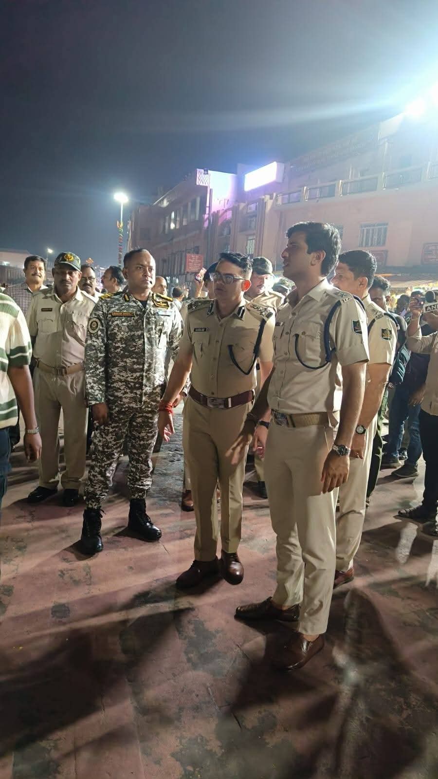 ପୁରୀରେ ସୁରକ୍ଷାର ସମୀକ୍ଷା କଲେ କେନ୍ଦ୍ରାଞ୍ଚଳ ଡିଆଇଜି, ଶ୍ରୀମନ୍ଦିର ସମେତ ସହରରେ କଡ଼ା ସୁରକ୍ଷା ପାଇଁ ଏସପିଙ୍କୁ ନିର୍ଦ୍ଦେଶ