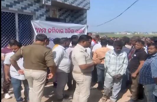 ଚକବନ୍ଦୀ ଅଫିସରେ ପଡ଼ିଲା ତାଲା, ରାଜସ୍ବ ବିଭାଗର ଅବହେଳାକୁ ଦାୟୀ କଲେ