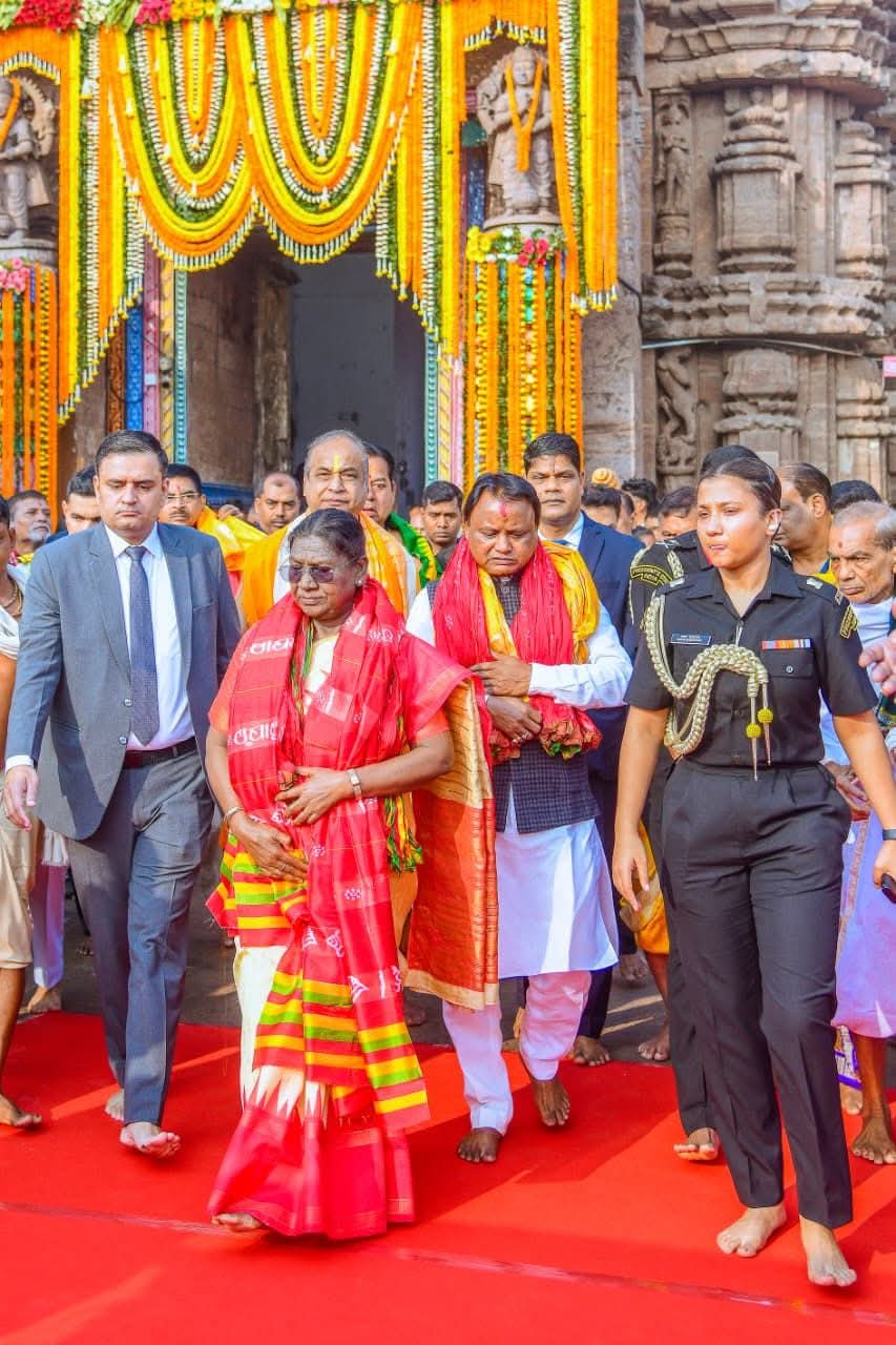 ଶ୍ରୀମନ୍ଦିରରେ ଚତୁର୍ଦ୍ଧାମୂର୍ତ୍ତିଙ୍କୁ ଦର୍ଶନ କଲେ ମହାମହିମ ରାଷ୍ଟ୍ରପତି ଦ୍ରୌପଦୀ ମୁର୍ମୁ। 