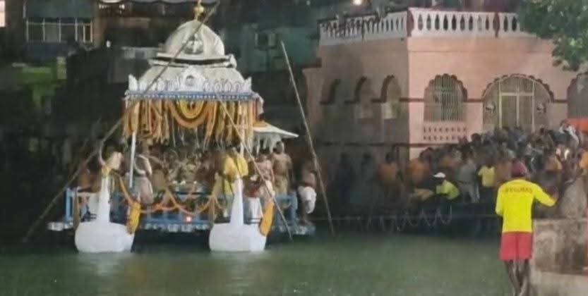 ମହାପ୍ରଭୁଙ୍କ ଚନ୍ଦନ ଯାତ୍ରାରେ  ପ୍ରବଳ ବର୍ଷା ପବନ ଯୋଗୁଁ ଅଟକି ଗଲା ଚାପ