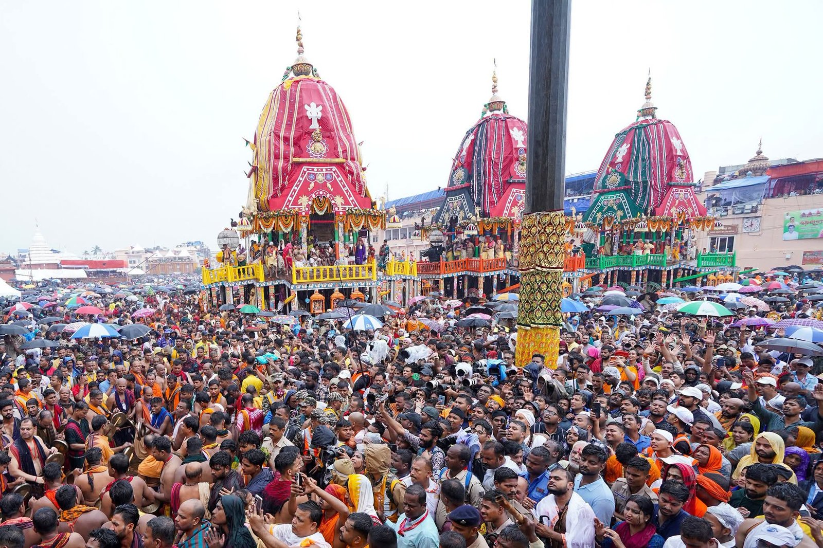 ଶ୍ରୀକ୍ଷେତ୍ରରେ ପହଣ୍ଡି ବିଜେ ସମ୍ପନ୍ନ: ରଥାରୂଢ଼ ହେଲେ ଚତୁର୍ଦ୍ଧାମୂର୍ତ୍ତି, କିଛି ସମୟ ପରେ ଗଡ଼ିବ ରଥ