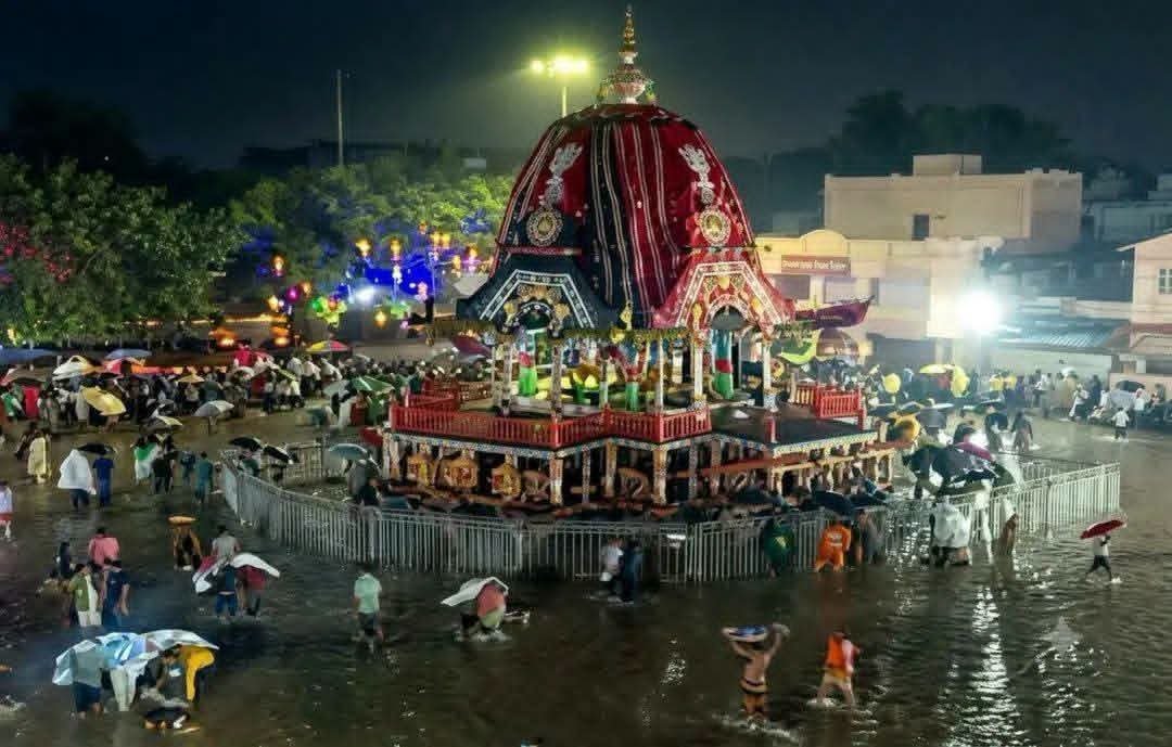 ପୁରୀରେ ପ୍ରବଳ ବର୍ଷା, ତାଳଧ୍ବଜ ରଥର ଦକ୍ଷିଣମୋଡ଼ ସ୍ଥଗିତ
