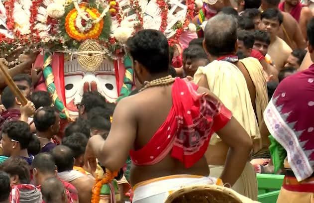 ଗୁଣ୍ଡିଚା ମନ୍ଦିରରେ ସରିଲା ମହାପ୍ରଭୁଙ୍କ ଲୀଳାଖେଳା, ଧାଡି ପହଣ୍ଡିରେ ଆସୁଛନ୍ତି ବଳଭଦ୍ର