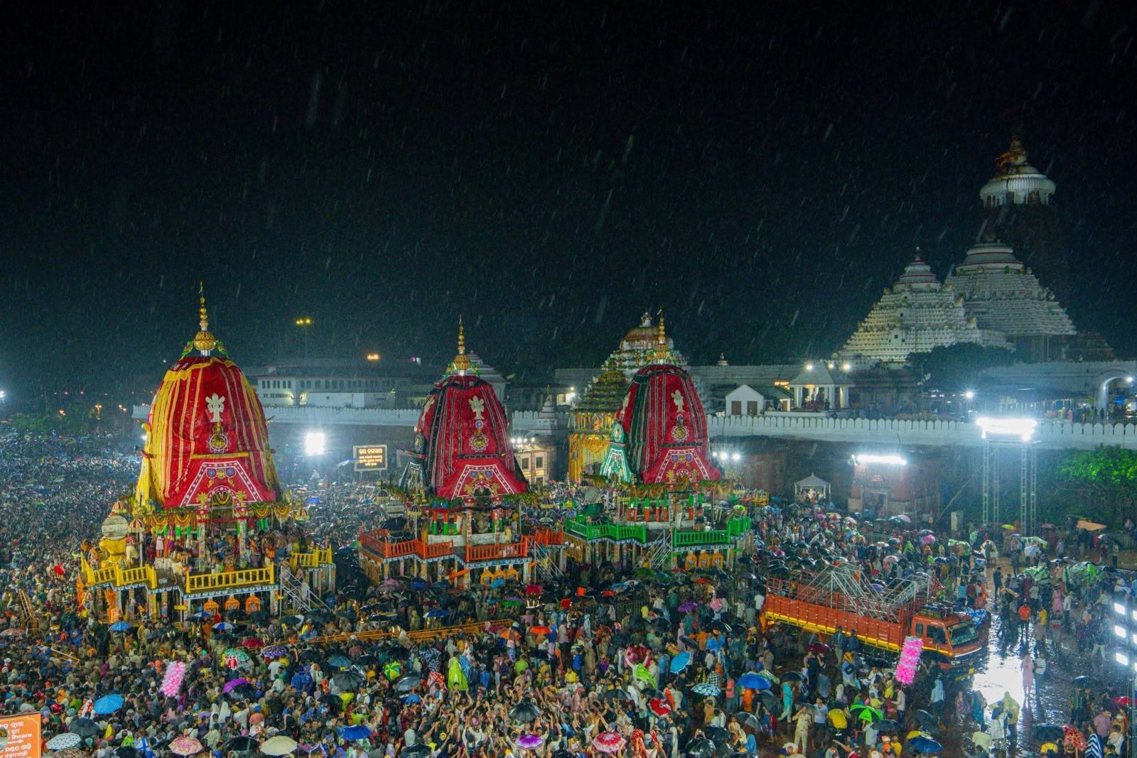 ସିଂହଦ୍ବାର ସମ୍ମୁଖରେ ଲାଗିଲା ତିନି ରଥ