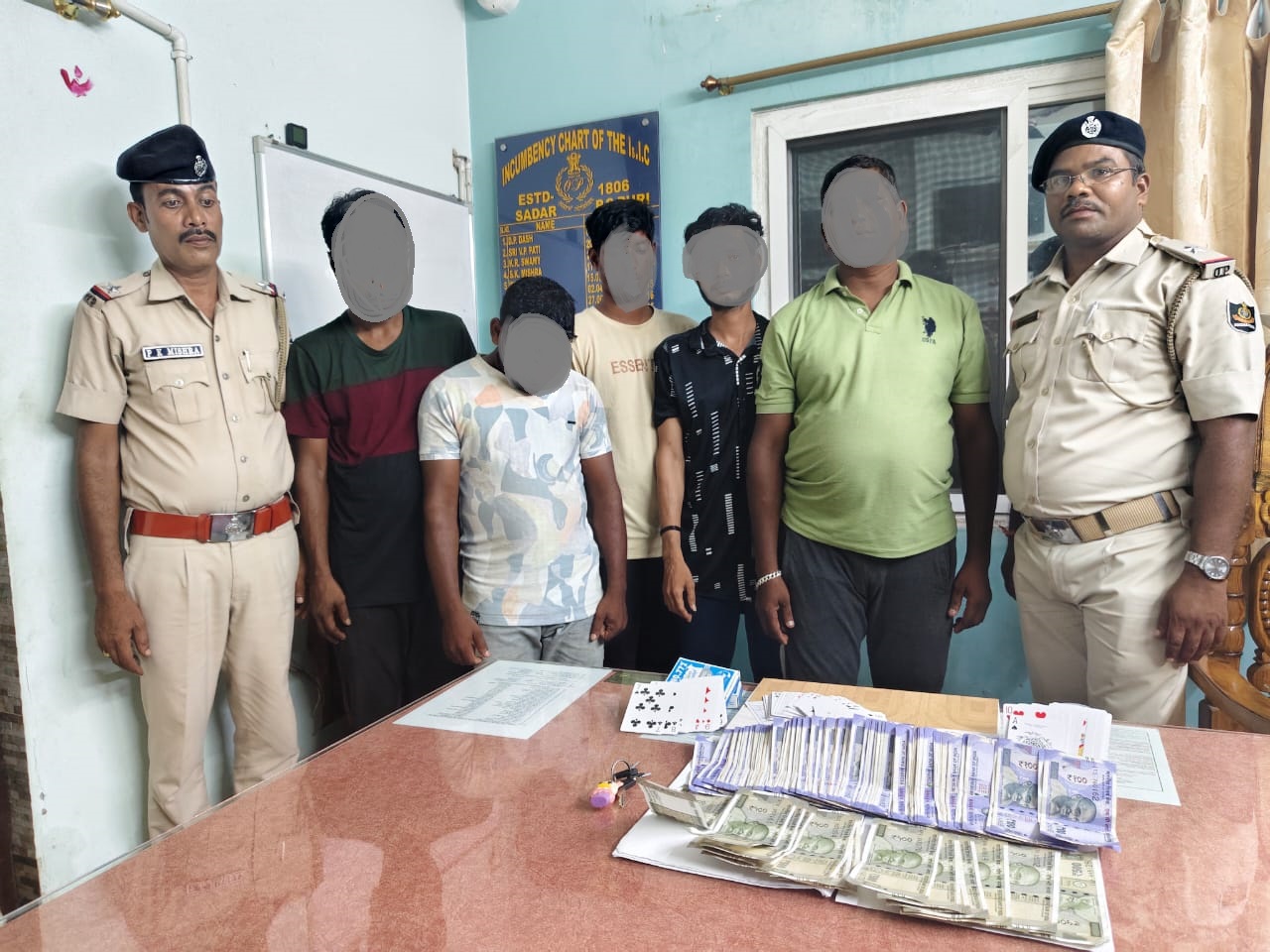  ଗ୍ରୀଡ଼କୋ ରୋଡ କାଜୁ ଜଙ୍ଗଲରେ ଚାଲିଥିବା ଜୁଆ ଆଡ୍ଡା ଉପରେ ଚଢ଼ାଉ, 5ଗିରଫ ସହ କୋର୍ଟ ଚାଲାଣ l