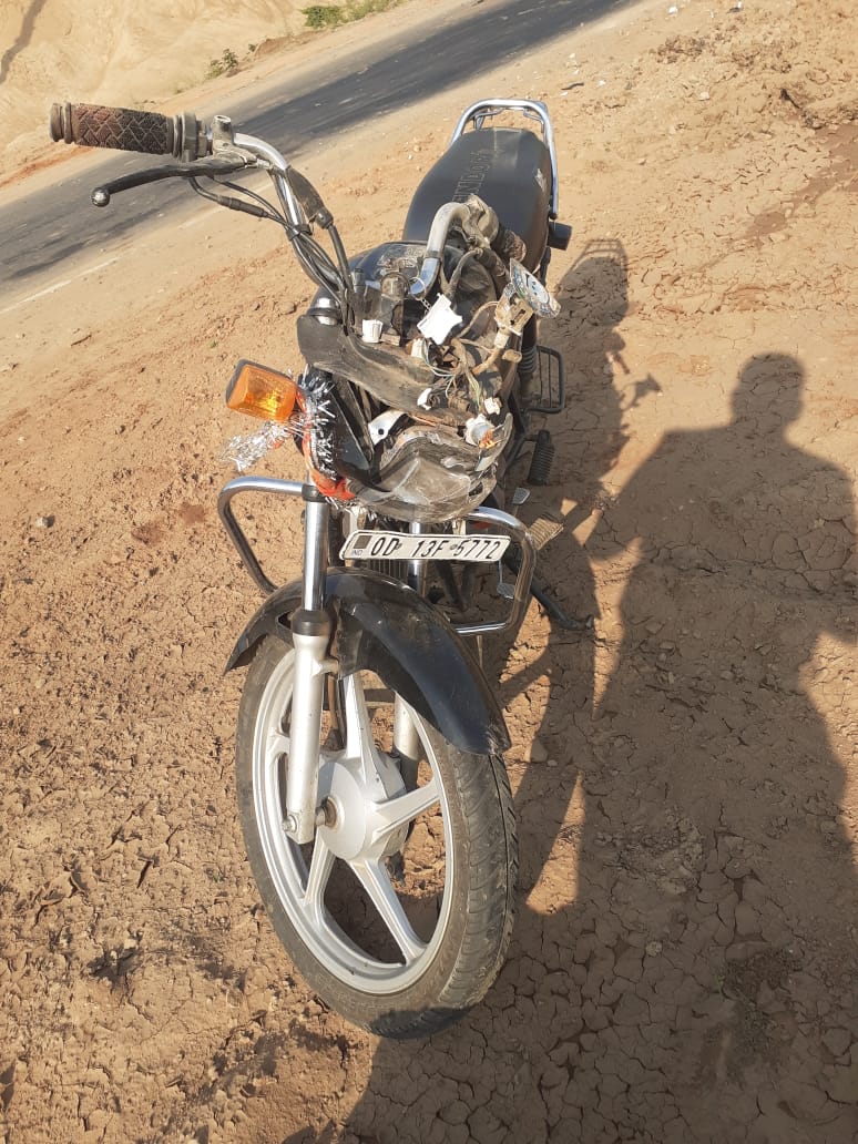 ଚନ୍ଦନପୁର ବାଇପାସ ରାସ୍ତାରୁ ରକ୍ତାକ୍ତ ଯୁବକଙ୍କୁ ଉଦ୍ଧାର କରି ମେଡିକାଲରେ ଭର୍ତ୍ତି କଲା ହାଇୱେ ପେଟ୍ରୋଲିଂ ପୁଲିସ l 