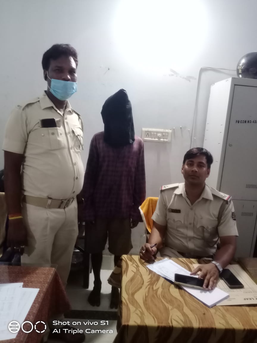 ମେରାଇନା ଡ୍ରାଇଭ ରୋଡ ନାରାୟଣୀ. ମନ୍ଦିର ଛକ ନିକଟରେ ମୋବାଇଲ ଲୁଟ କରିବା ଅଭିଯୋଗରେ ସଦର ଥାନା ଦ୍ୱାରା ଜଣେ ଗିରଫ ସହ କୋର୍ଟ ଚାଲାଣ l 