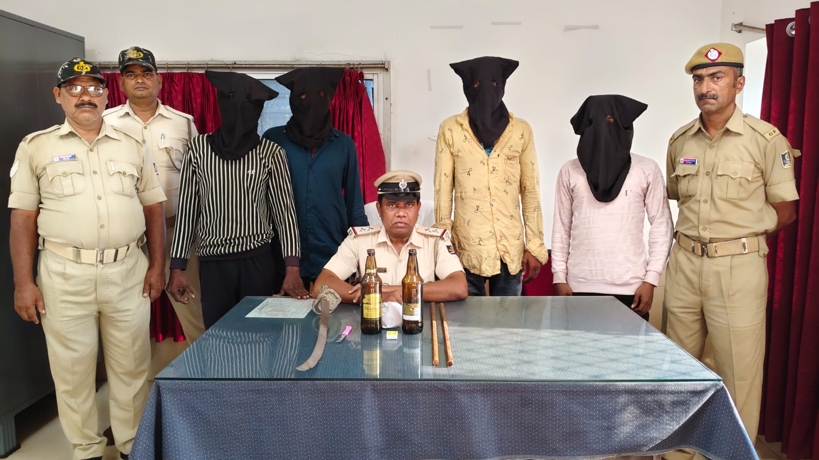  ଡକାୟତି ଯୋଜନା କରୁଥିବା ଅଭିଯୋଗରେ 4ଜଣଙ୍କୁ ଗିରଫ ସହ କୋର୍ଟ ଚାଲାଣ l