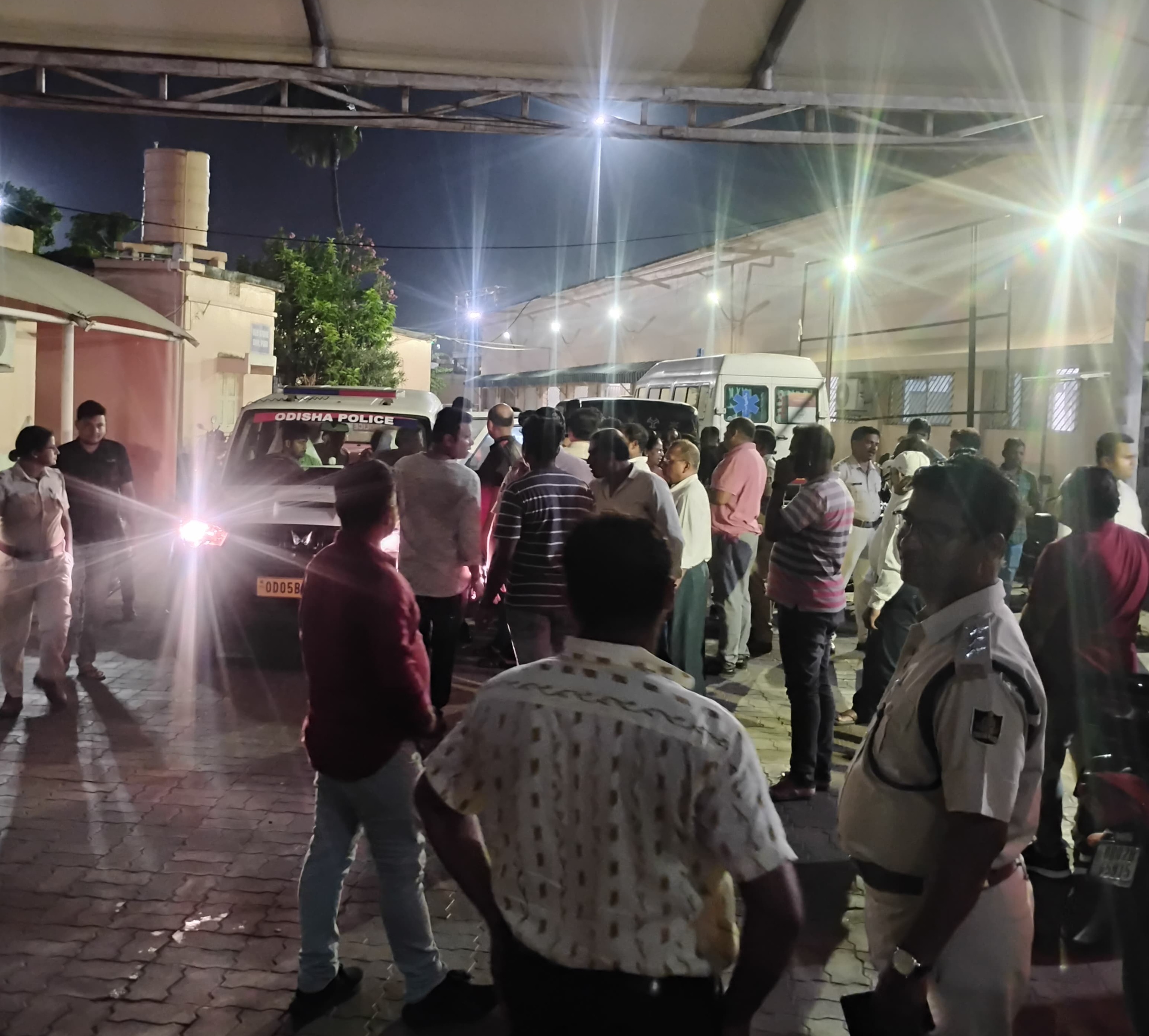 ସଡ଼କ ଦୁର୍ଘଟଣା, ଅତିରିକ୍ତ ଏସପି ସୁଶୀଲ କୁମାର ମିଶ୍ର ଓ ତାଙ୍କ ପତ୍ନୀ ଆହତ l 