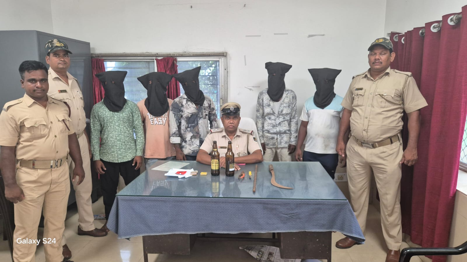 ହୋଟେଲ ପଛପଟେ ଡକାୟତି ଯୋଜନା ଅଭିଯୋଗରେ ସମୁଦ୍ରକୁଳ ଥାନା ଦ୍ୱାରା 5 ଗିରଫ ସହ କୋର୍ଟ ଚାଲାଣ 