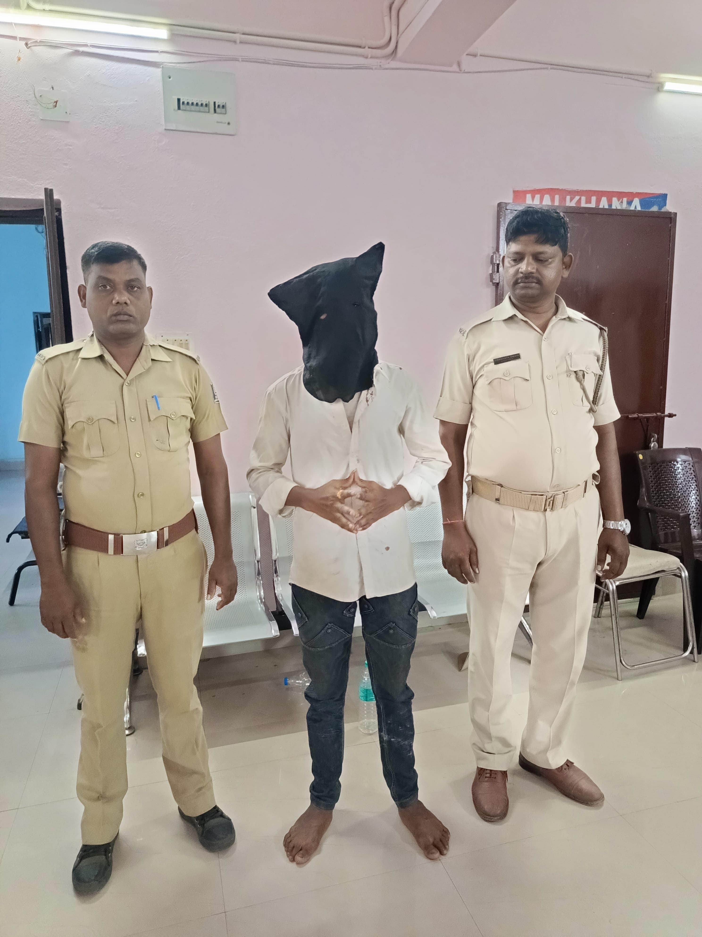  ବଳିଆପଣ୍ଡା  ଦାଦାବଟି ମାଗି ଆକ୍ରମଣ କରି ଟଙ୍କା ଛଡାଇ ନେବା ଅଭିଯୋଗରେ ବଳିଆପଣ୍ଡା ଥାନା ଦ୍ୱାରା ଜଣେ ଗିରଫ ସହ କୋର୍ଟ ଚାଲାଣ