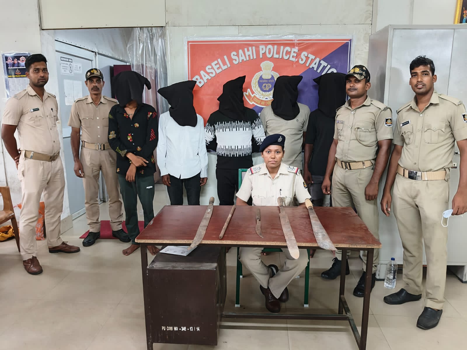 ସାହା କଲେଜ ନିକଟରେ ଡକାୟତି ଯୋଜନା ଅଭିଯୋଗରେ ବାସେଳୀ ସାହି ଥାନା ଦ୍ୱାରା 5ଗିରଫ ସହ କୋର୍ଟ ଚାଲାଣ l 