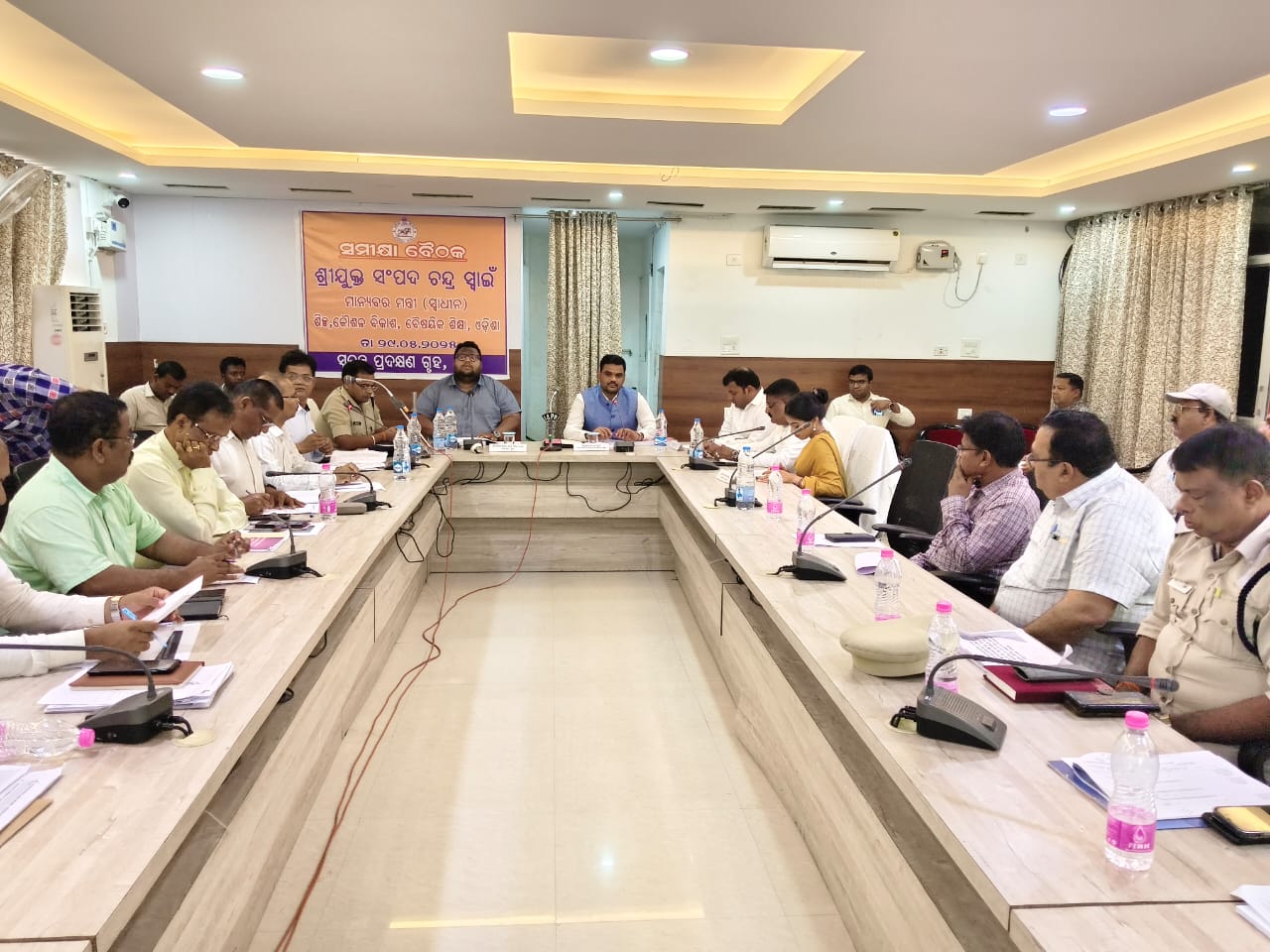 ଜିଲ୍ଲାର ବିଭିନ୍ନ ବିଭାଗର କାର୍ଯ୍ୟ ର ସମୀକ୍ଷା କଲେ ଶିଳ୍ପ ମନ୍ତ୍ରୀ