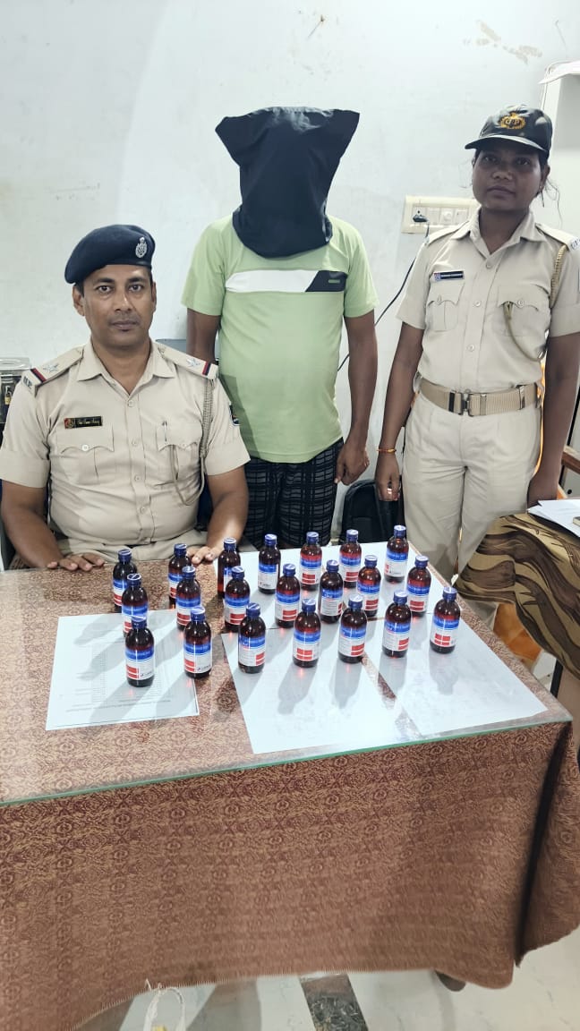 ଖଡ଼ିପଦା ଛକ ନିକଟରୁ ସଦର ଥାନା ଦ୍ୱାରା ବେଆଇନ୍ କଫ୍‌ସିରପ୍ ବୋତଲ ଜବତ, ଜଣେ ଗିରଫ 