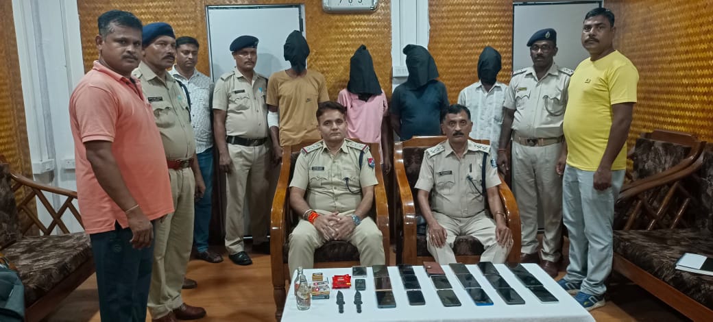 ଟ୍ରେନରେ ଅପରାଧ ଘଟାଇବା ଯୋଜନା କରୁଥିବା 4ଜଣ ଅସାମାଜିକ ଯୁବକ ଜିଆରପି ଦ୍ୱାରା ଗିରଫ 