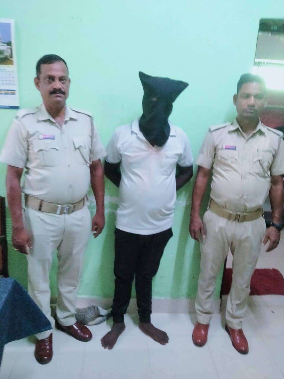 ଭୂଦାନ ଜଙ୍ଗଲ ଅଞ୍ଚଳରେ ବୁଲି ସ୍ଥାନୀୟ ଲୋକଙ୍କ ଠାରୁ ଦାଦାବଟି ଆଦାୟ ଅଭିଯୋଗରେ ତାଳବଣିଆ ଥାନା ଦ୍ୱାରା ଜଣେ ଗିରଫ