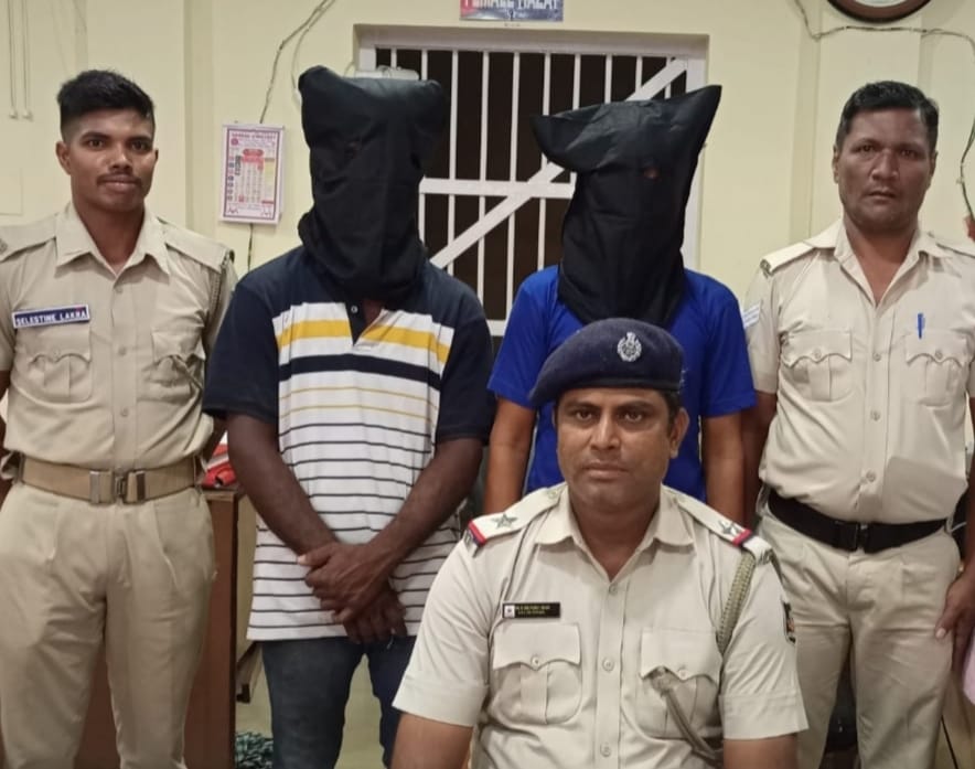 ନରେନ୍ଦ୍ରକୋଣ ପାର୍କିଙ୍ଗ  ନିକଟରେ ଦାଦାବଟି ଆଦାୟ ଅଭିଯୋଗରେ ଟାଉନ ଥାନା ଦ୍ୱାରା ୨ ଗିରଫ