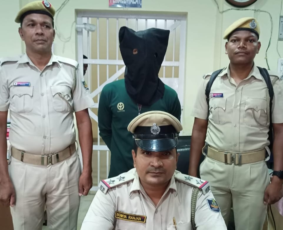 ଶ୍ରୀସେତୁ ଓଭରବ୍ରିଜ ନିକଟରେ ଦାଦାବଟି ଆଦାୟ ଅଭିଯୋଗରେ ଟାଉନ ଥାନା ଦ୍ୱାରା ଜଣେ ଗିରଫ