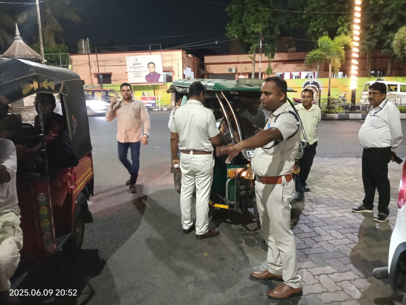 ଆଞ୍ଚଳିକ ପରିବହନ ବିଭାଗ ପକ୍ଷରୁ ଗାଡି ମୋଟର ଯାଞ୍ଚ, ୨ ଲକ୍ଷ ୯୫ହଜାର ଟଙ୍କା ଜୋରିମାନା l 