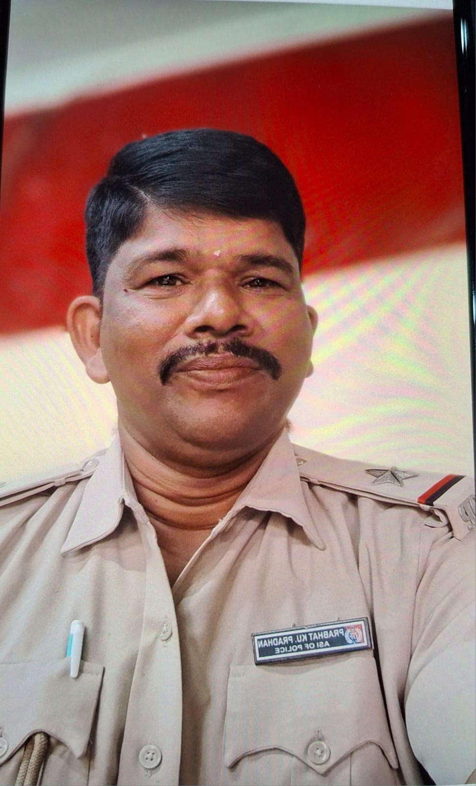 ଚନ୍ଦନପୁର ଥାନାର ASI ପ୍ରଭାତ କୁମାର ପ୍ରଧାନଙ୍କୁ   ୧୫,୦୦୦ ଟଙ୍କା ଲାଞ୍ଚ ନେବା ବେଳେ ଭିଜିଲାନ୍ସ ଦ୍ୱାରା ଧରାପଡ଼ିଥିଲେ l 