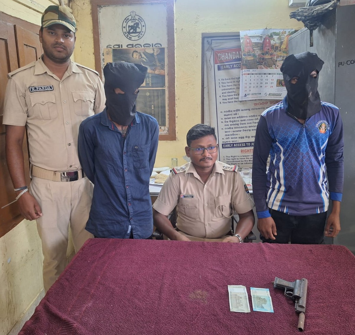 ଚନ୍ଦନପୁର ଥାନା ଦ୍ୱାରା ଦୁଇ ଗିରଫ ସହ କୋର୍ଟ ଚାଲାଣ  ଦେଶୀ ବନ୍ଧୁକ ସହ 550 ଟଙ୍କା ଜବତ 