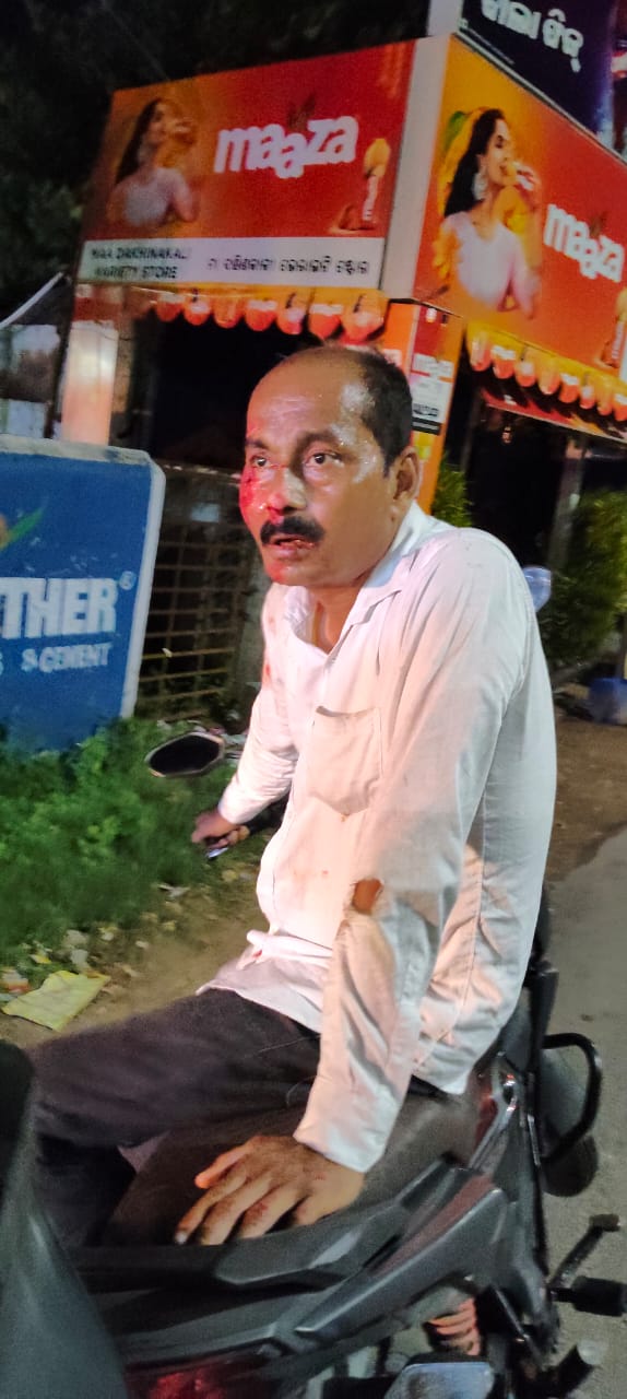 ଷଣ୍ଢକୁ ଧକ୍କା ଦେଲା ବାଇକ, ଷଣ୍ଢ ମୃତ, ବାଇକ ଚାଳକ ଆହତ