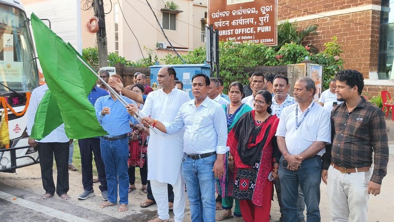 ୧୨୭ ଜଣ ବରିଷ୍ଠ ନାଗରିକ ଗଲେ ତୀର୍ଥଯାତ୍ରାରେ