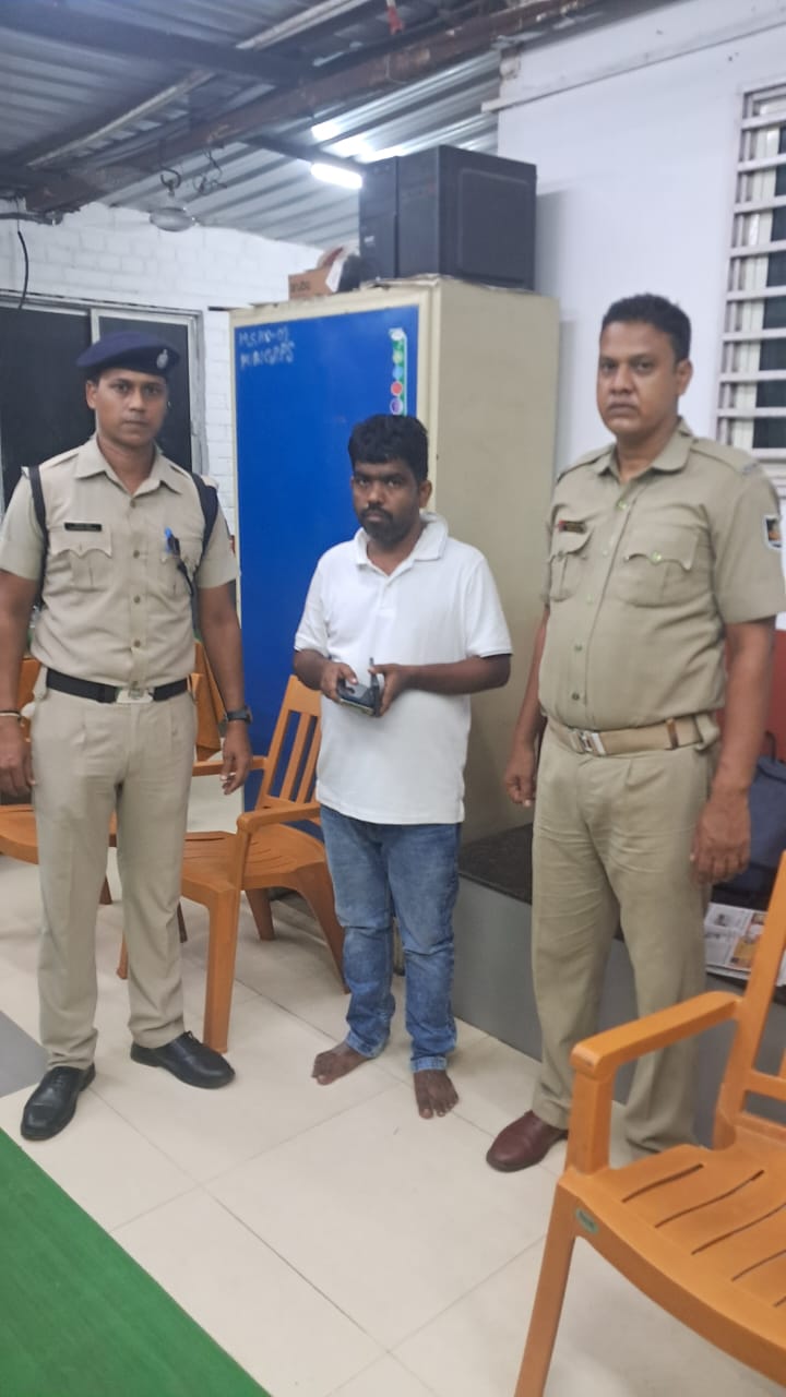 ଟ୍ରେନରେ ଯାତ୍ରୀଙ୍କ ଠାରୁ ମୋବାଇଲ ଚୋରି, ଜିଆରପି ଦ୍ୱାରା ଜଣେ ଗିରଫ