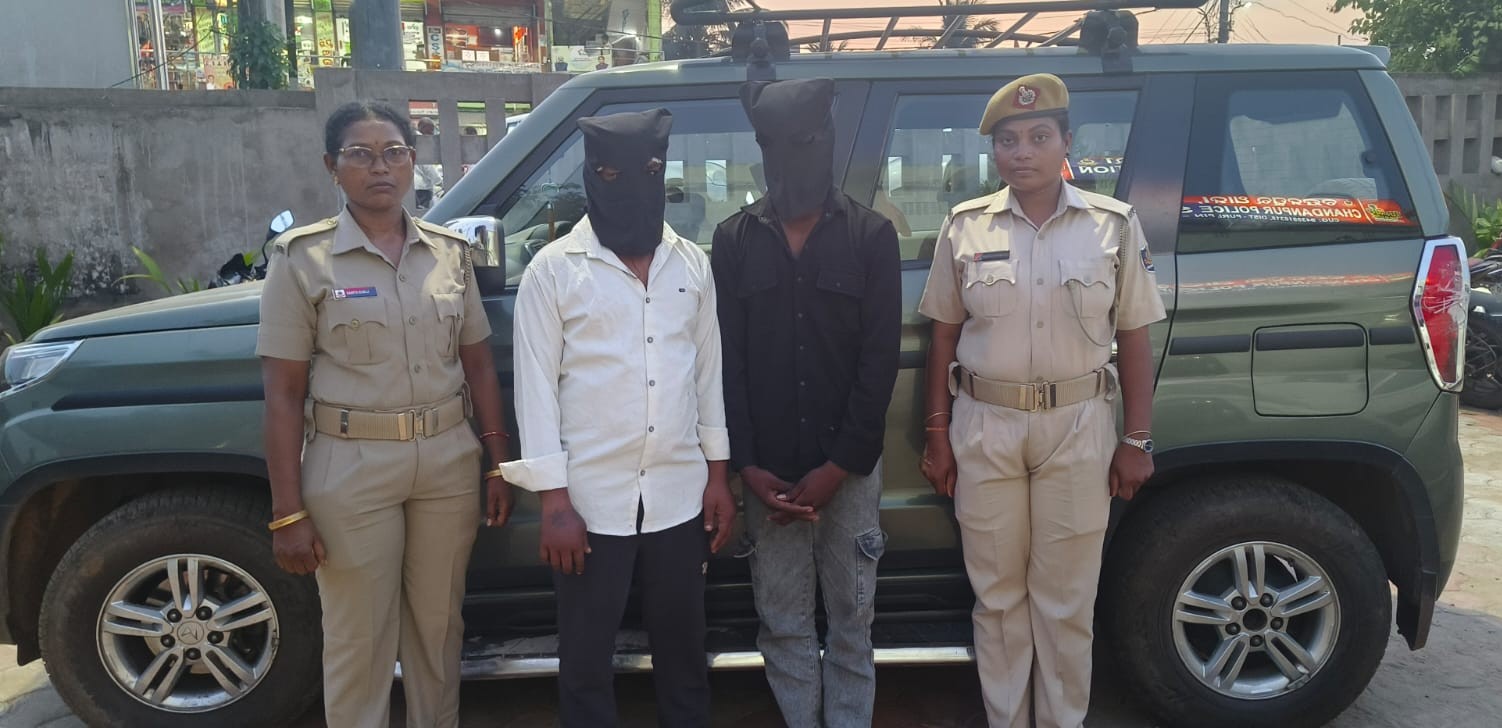 ବୋଲେରୋ ଗାଡି ଲୁଟ ଅଭିଯୋଗରେ ଚନ୍ଦନପୁର ଥାନା ଦ୍ୱାରା ୨ଗିରଫ 