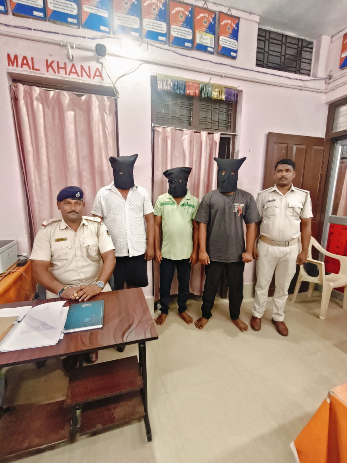 ପେଟ୍ରୋଲ ପମ୍ପ କର୍ମଚାରୀଙ୍କୁ ଆକ୍ରମଣ, ୩ଗିରଫ 