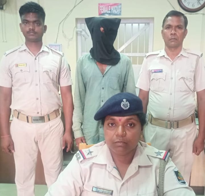 ସେବକପିଲାଙ୍କୁ ଅଶ୍ଳୀଳଭାଷାରେ ଗାଳିଗୁଲଜ ଓ ହତ୍ୟା ଧମକ ଅଭିଯୋଗ, ନକଲି ଗୁମାସ୍ତା ଗିରଫ 