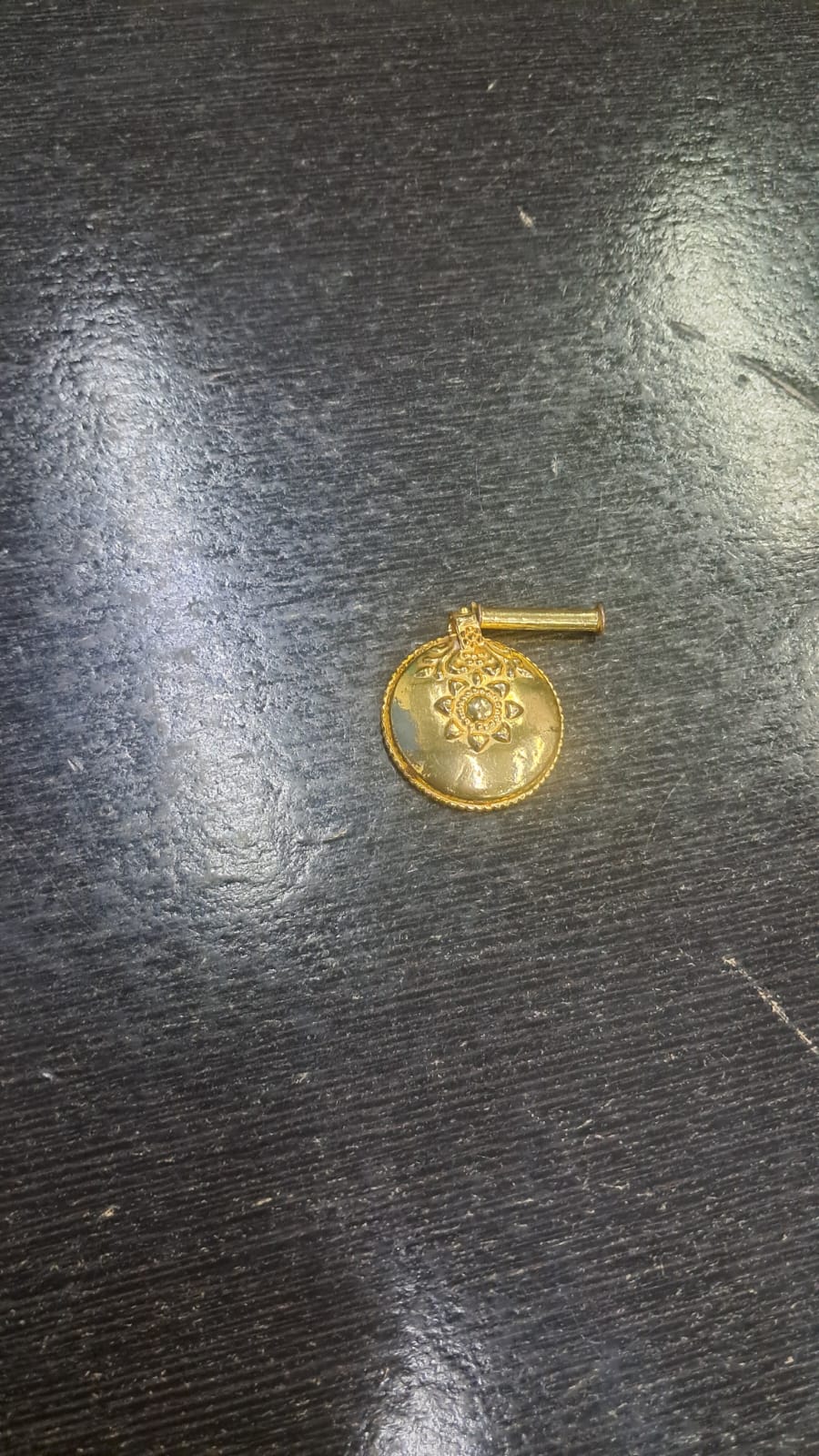 ମହିଳା ଯାତ୍ରୀଙ୍କ ବେକରୁ ସୁନାଚେନ ଓ ଲକେଟ ଲୁଟ କରି ଲୁଟେରା ଗିରଫ