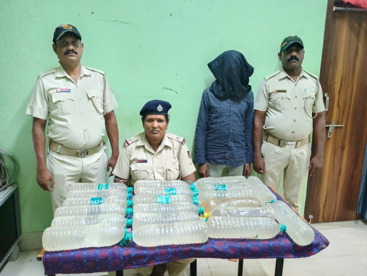 ବେଆଇନ ଦେଶୀ ମଦ କାରବାର, ଜଣେ ଗିରଫ 