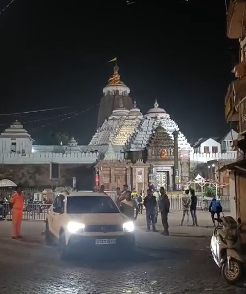 ଶ୍ରୀମନ୍ଦିର ସିଂହଦ୍ୱାର ନିକଟରେ କାର, ୨୫୦୦ ଟଙ୍କା ଫାଇନ 