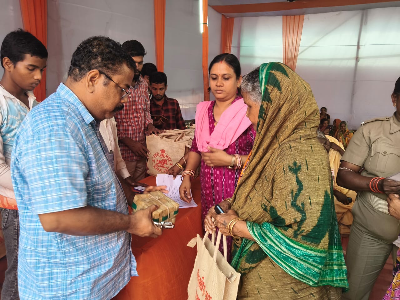 ହବିଷ୍ୟାଳୀ ମା ମାନଙ୍କର ଘରବାହୁଡା  ମୁହଁରେ ଦୁଃଖ ଶ୍ରୀକ୍ଷେତ୍ର ଛାଡୁଥିବାରୁ