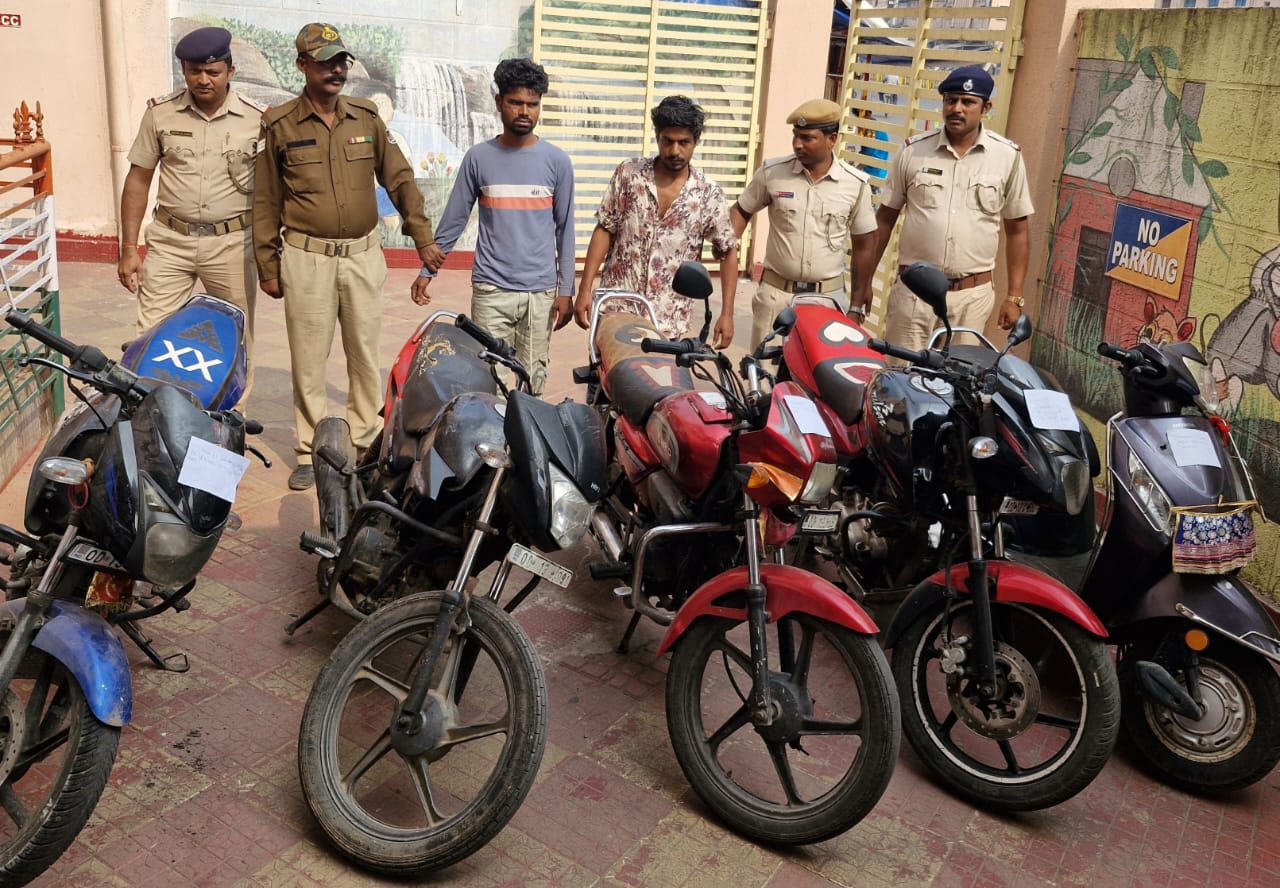 ଚୋରି ଅଭିଯୋଗ, ୨ ଗିରଫ, ୪ବାଇକ ସହ ୨ ସ୍କୁଟି ଜବତ 