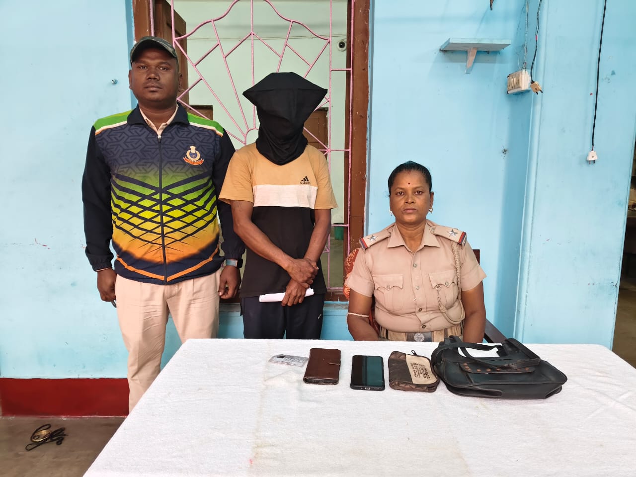 ଶ୍ରଦ୍ଧାଳୁଙ୍କ ବ୍ୟାଗ ଚୋରି କରି ଜଣେ ଗିରଫ 