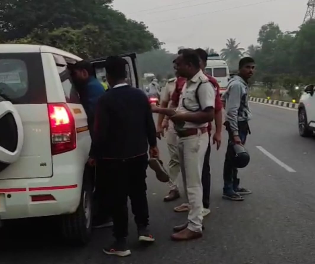 ଅଜଣା ଗାଡି ଧକ୍କାରେ ଗୁରୁତର ଆହତଙ୍କୁ ଉଦ୍ଧାର କରି ଚିକିତ୍ସା ପାଇଁ ଭର୍ତ୍ତି  କରିଛି ପରିବହନ ବିଭାଗ କର୍ମଚାରୀ 