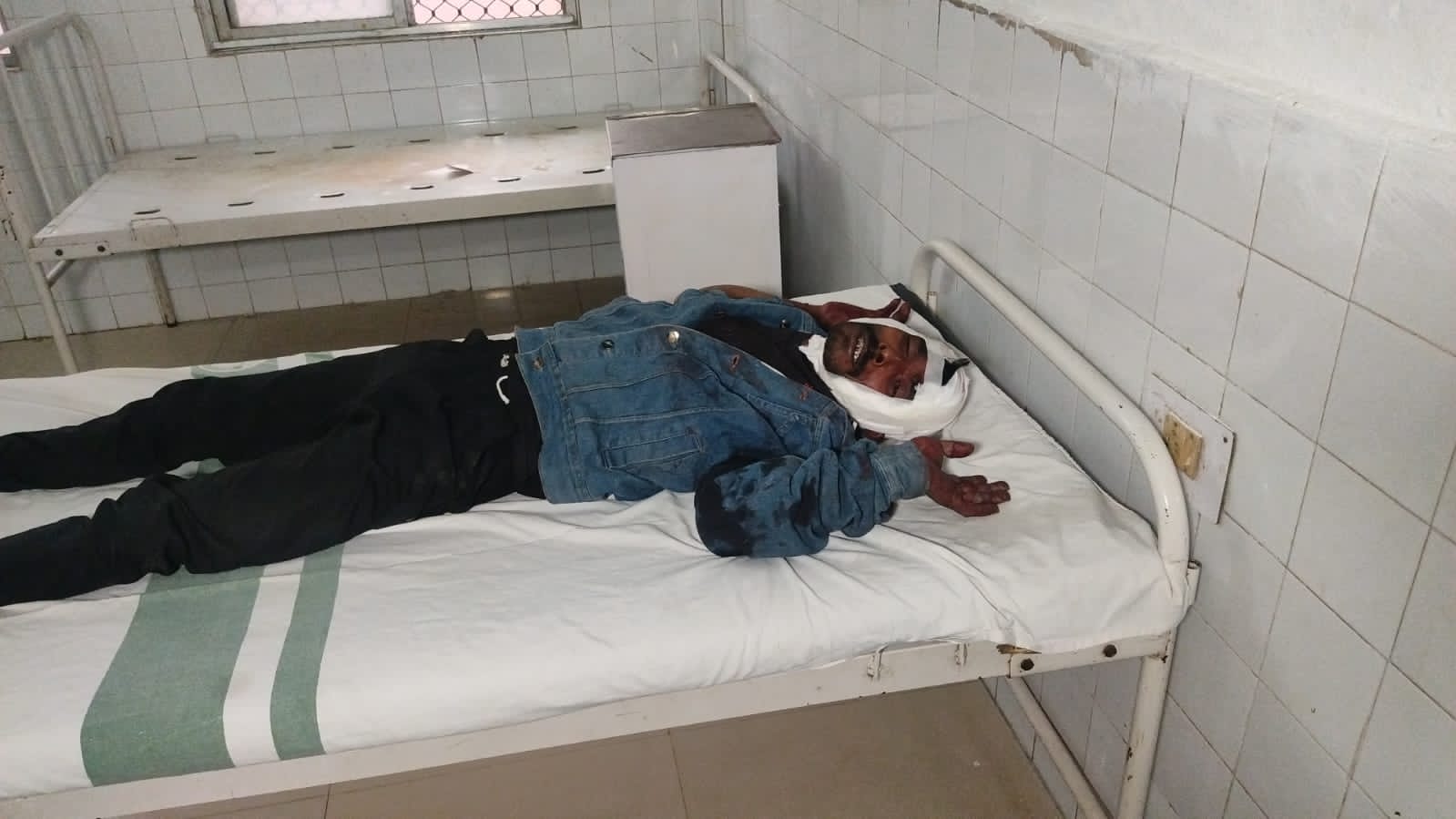 ବାପର ଛୁରା ମାଡ଼ରେ ପୁଅ ଗୁରୁତର  ଛୁରାମାଡ଼ କଲା ନିଜେ ଗୁରୁତର ହେଲେ