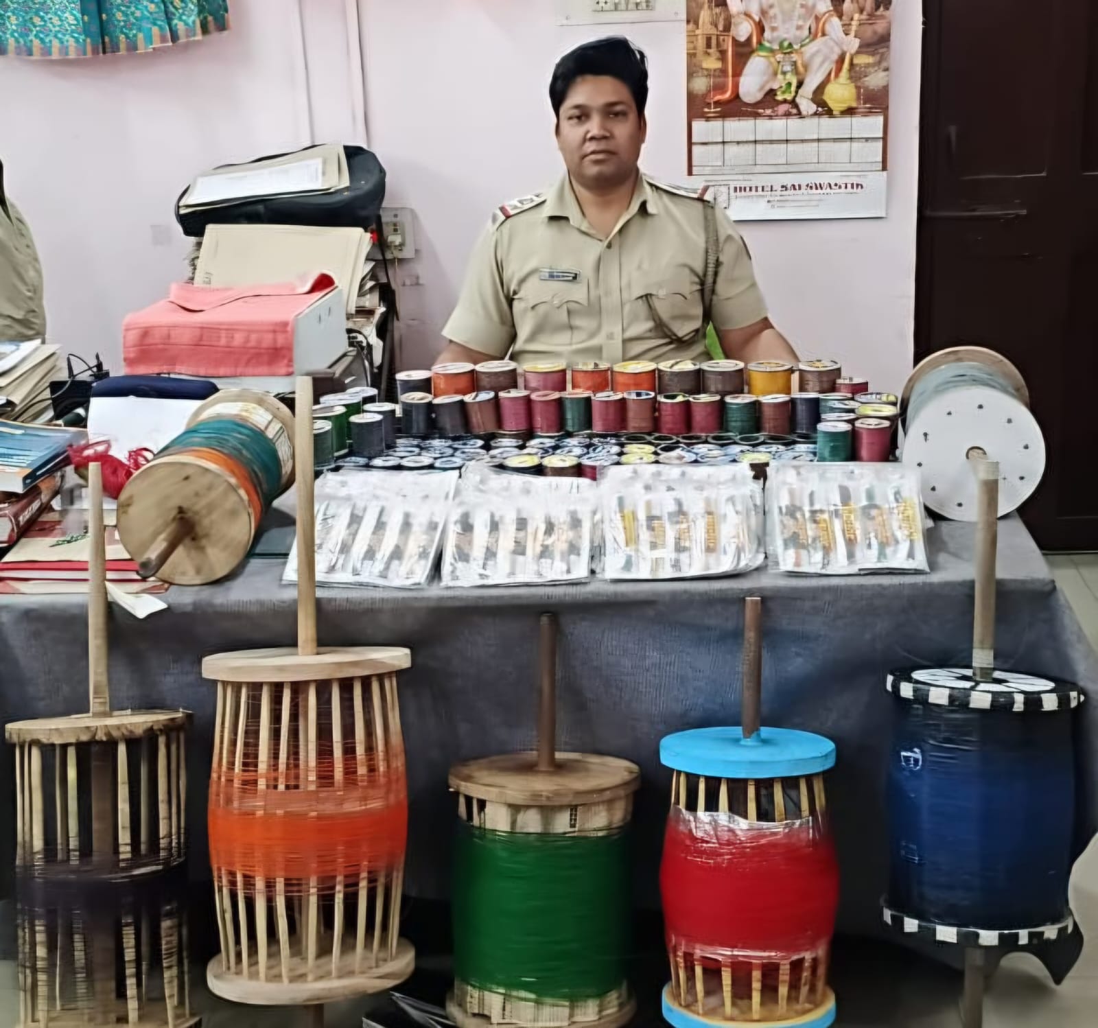 ମକର ସଂକ୍ରାନ୍ତି ପୂର୍ବରୁ ପୋଲିସର ସ୍ବତନ୍ତ୍ର ଅଭିଯାନ, ୭୦ ବଣ୍ଡଲ୍ ମାଞ୍ଜା ଗୁଡ଼ି ସୂତା ଜବତ