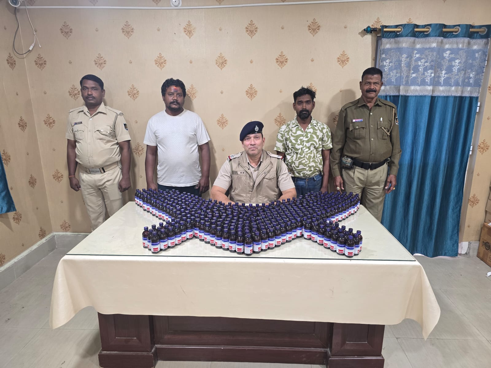 ବିପୁଳ ପରିମାଣରେ  ଏସକଫ ସିରଫ ବୋତଲ ଜବତ , ୨ ଗିରଫ