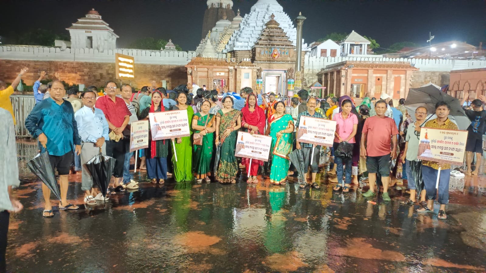 ବର୍ଷାରେ ଓଦା ହୋଇ ମହାପ୍ରଭୁଙ୍କ ନାମରେ କମ୍ପିଲା ବଡଦାଣ୍ଡ।