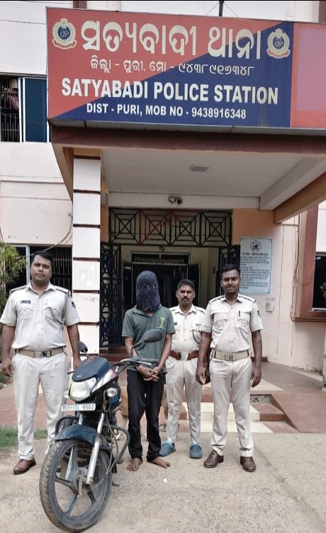​ସତ୍ୟବାଦୀ ପୋଲିସ ଦ୍ୱାରା ଆନ୍ତଃଜିଲ୍ଲା ବାଇକ୍ ଚୋର ଗିରଫ,ଚୋରି ମୋଟରସାଇକେଲ୍ ଜବତ
