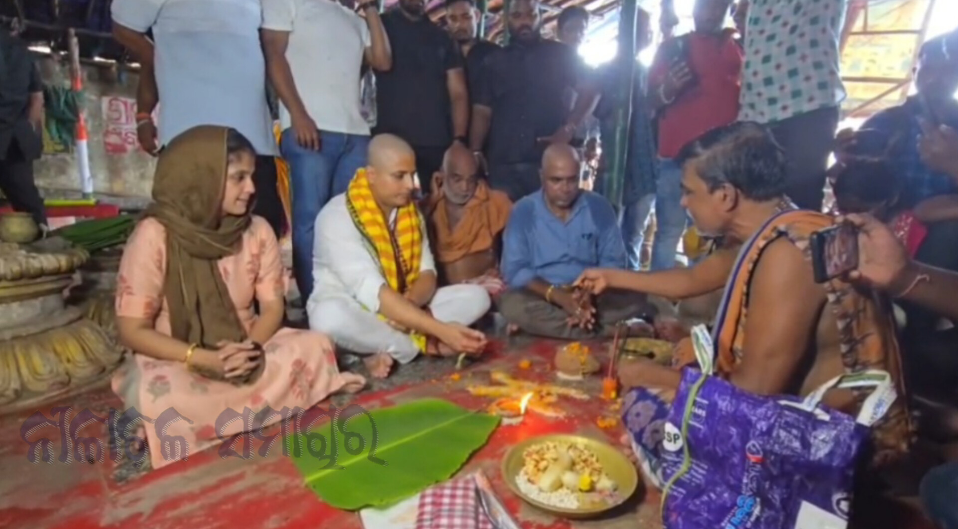 ଉତ୍ତମ ମହାନ୍ତିଙ୍କ ଅସ୍ଥି ବିସର୍ଜନ ସହ ମୁଣ୍ଡନ ହେଲେ ଅଭିନେତା ବାବୁସାନ ମହାନ୍ତି । 