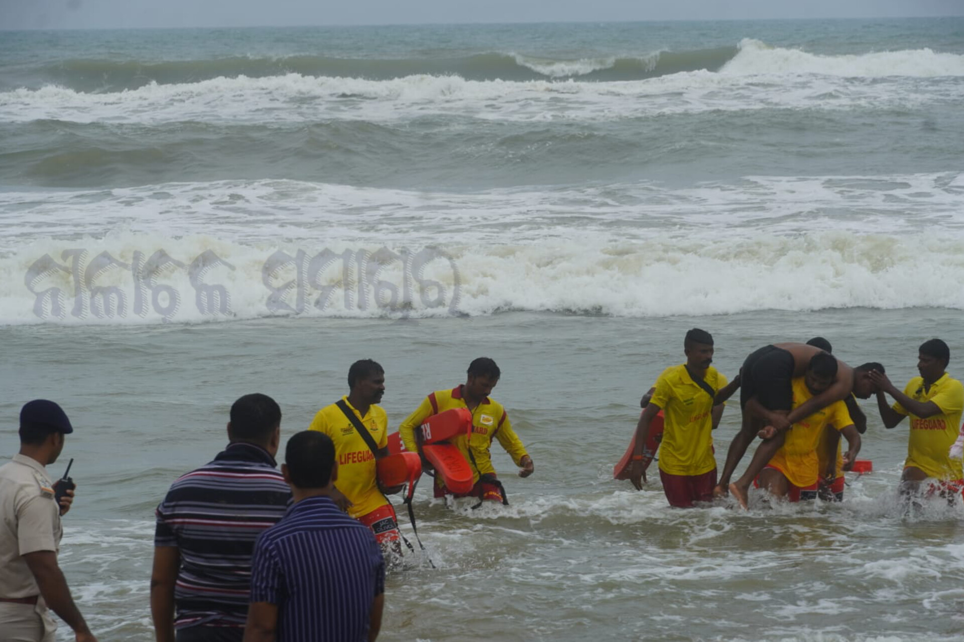 ରଥଯାତ୍ରା ସମୟରେ ସମୁଦ୍ରରେ ବୁଡି ଯାଉଥିବା ଲୋକକୁ ଉଦ୍ଧାର ପାଇଁ ଅଗ୍ନିଶମ ବିଭାଗର ମକଡ୍ରିଲ ।