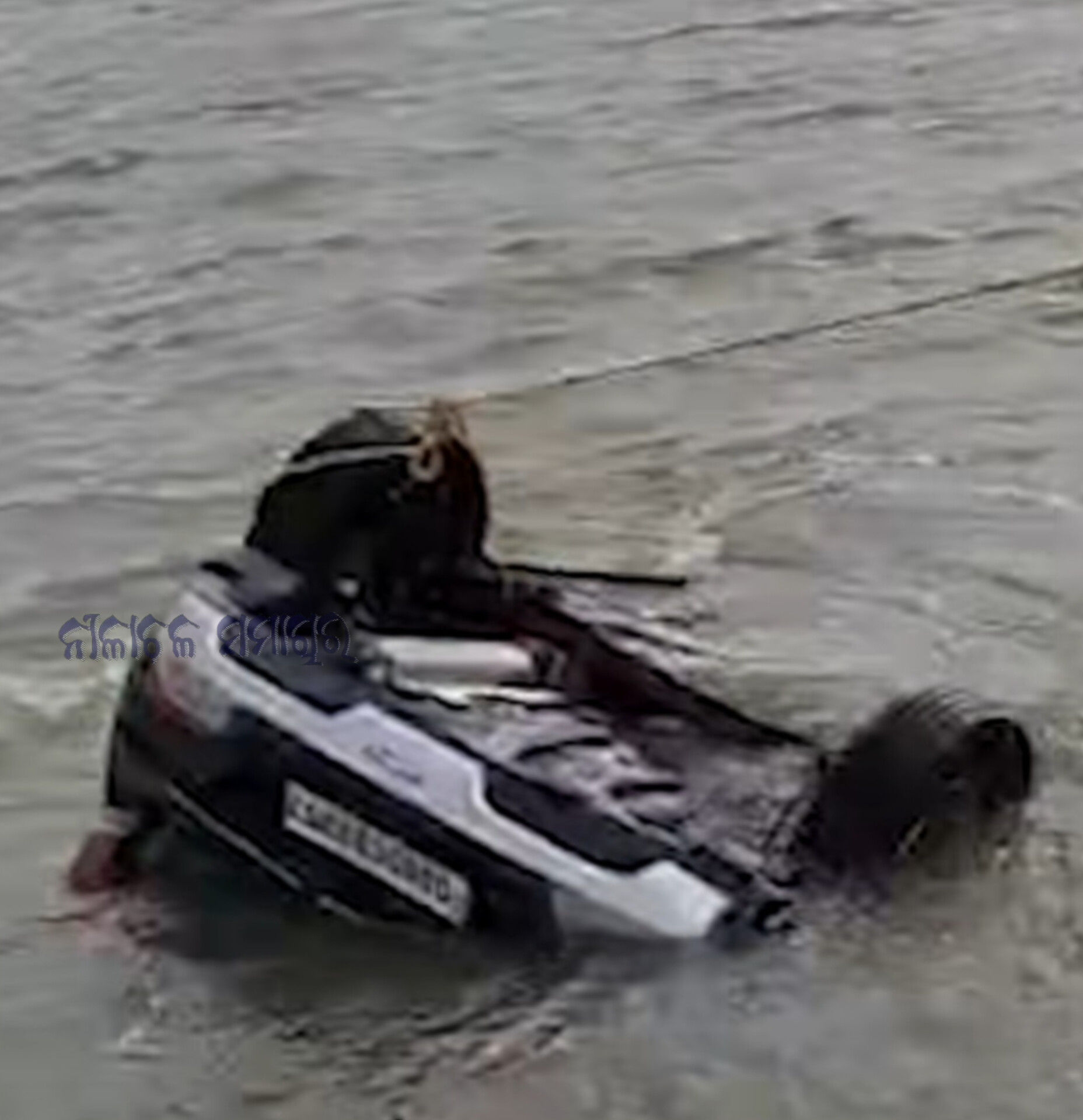 ଭାସିଗଲା କାର୍  ବର୍ତ୍ତିଗଲେ ବିଡିଓ