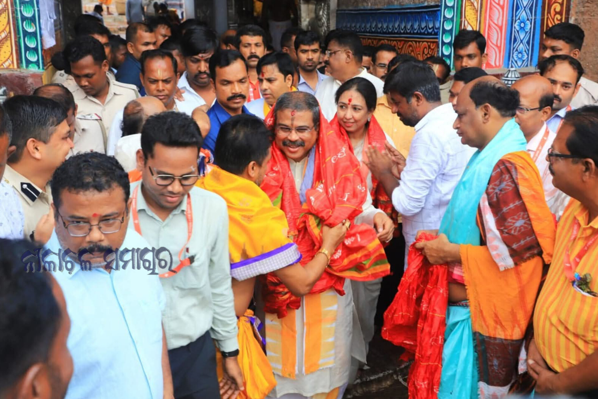 ଶ୍ରୀମନ୍ଦିର ଯାଇ ମହାପ୍ରଭୁଙ୍କ ଦର୍ଶନ ସହିତ ଆଶିଷ ଲାଭ କରିଛନ୍ତି କେନ୍ଦ୍ର ଶିକ୍ଷା ମନ୍ତ୍ରୀ ଧର୍ମେନ୍ଦ୍ର ପ୍ରଧାନ।